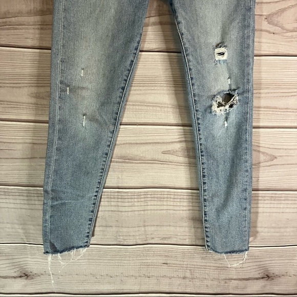 LEVI’S Light Blue High Waisted Wedgie Fit Skinny Jeans - Picture 7 of 12